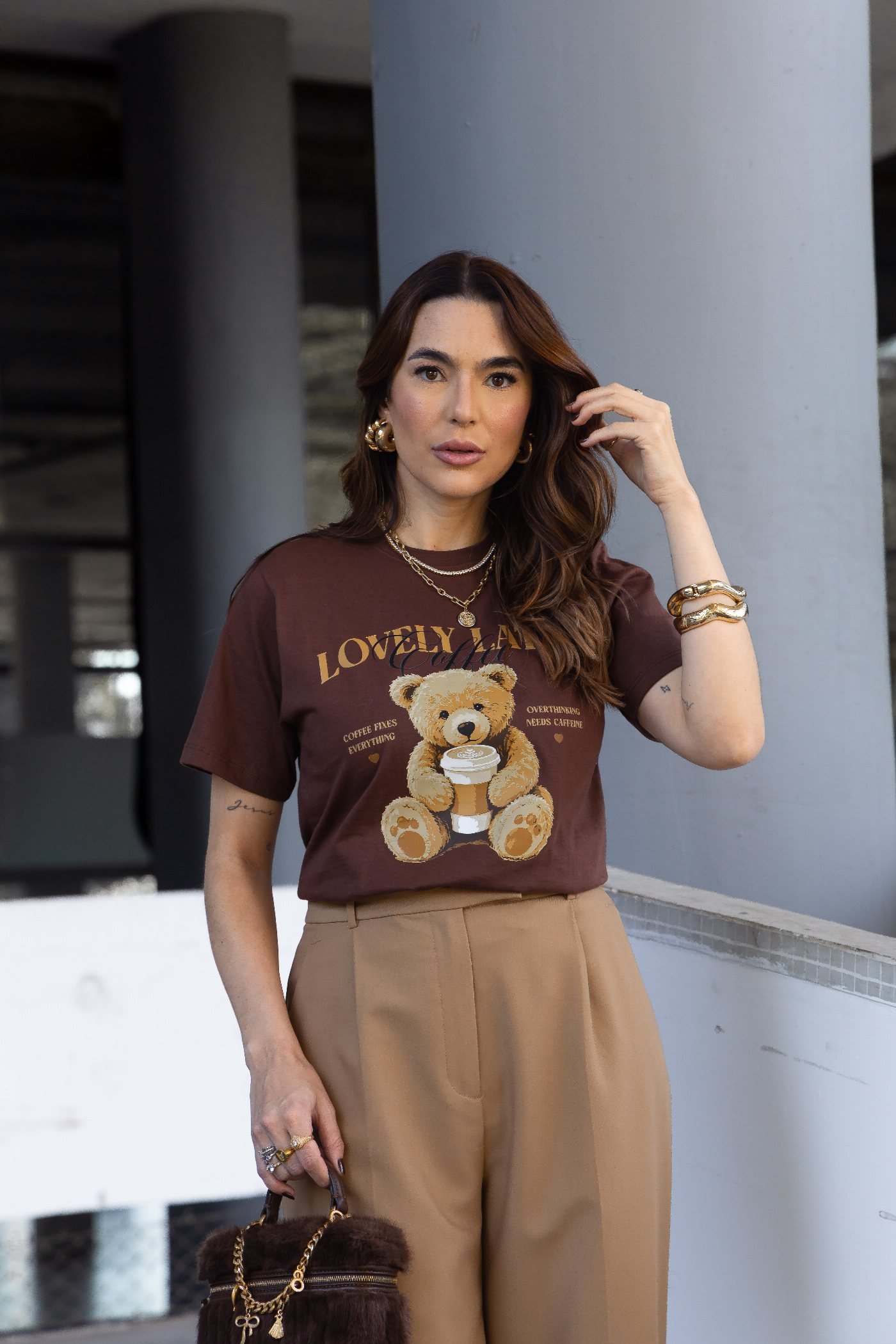 CAMISETA FEMININA URSO LOVELY COFFEE MARROM  ALGODÃO