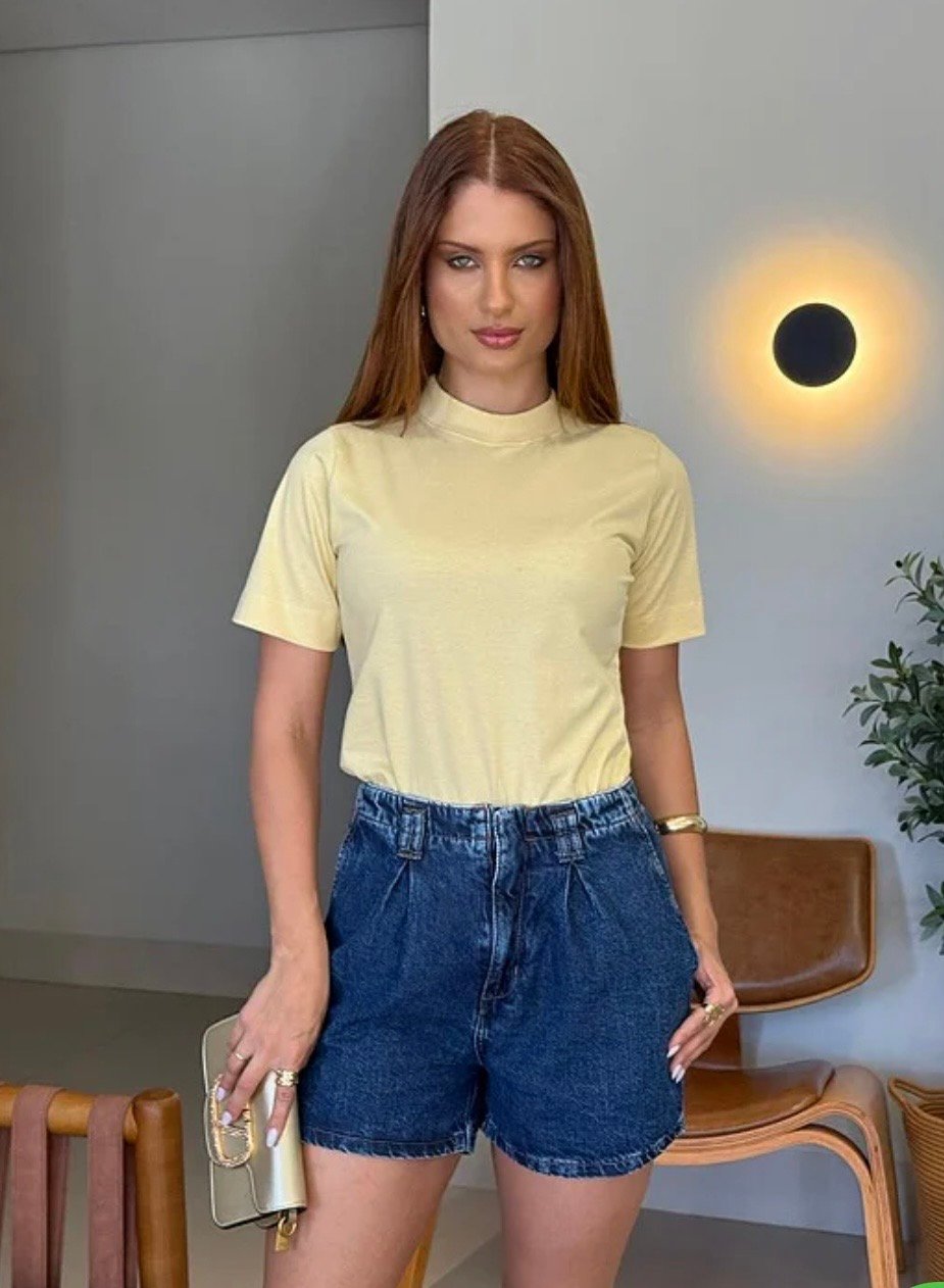 T-SHIRT GOLA ALTA LISA - AMARELO BRULEE